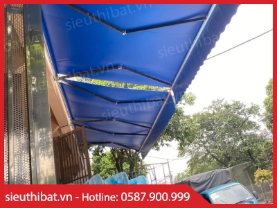Mái hiên màu xanh được gia công bởi Siêu Thị Bạt