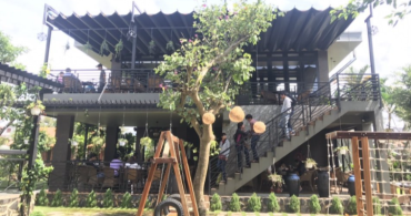 Nhận thi công bạt xếp lượn sóng quán cà phê 